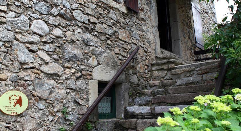 Logis Auberge Du Peras Saint-Jean-du-Gard Bagian luar foto